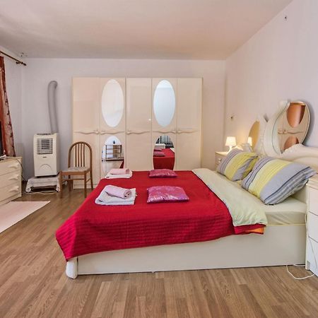 Two Bed Rooms Fortuna Near The Beach Poreč Eksteriør billede